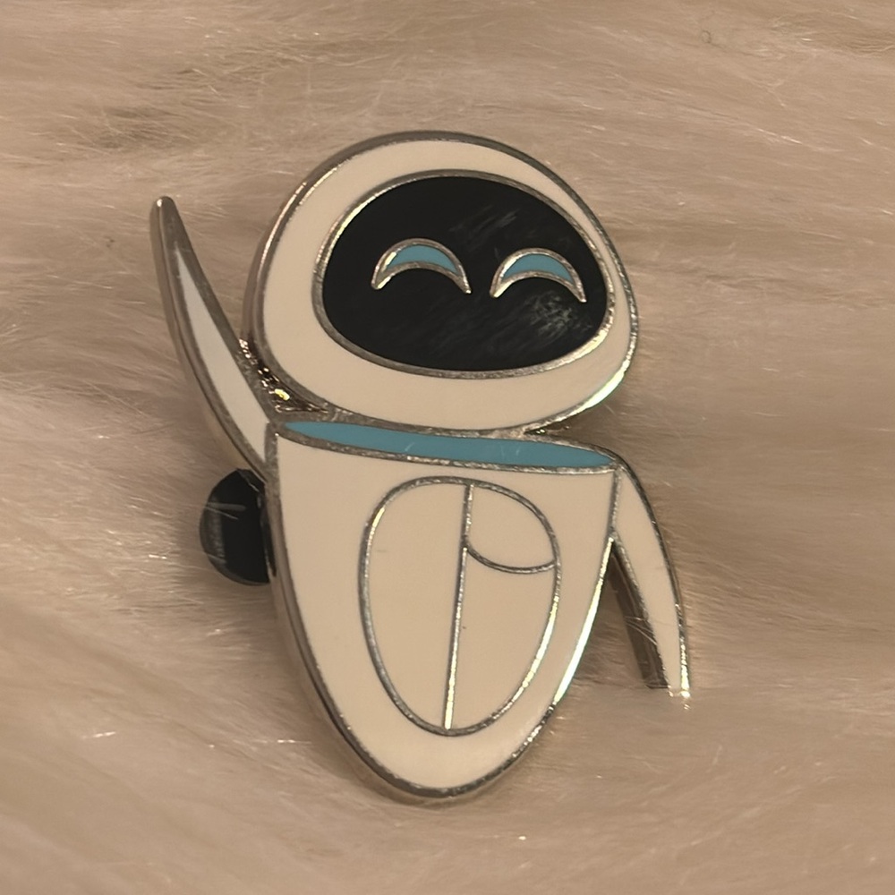 Disney Wall-E “Eve” 2010 Trading Pin